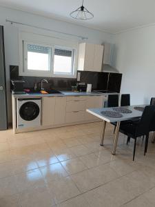 Kuchyň nebo kuchyňský kout v ubytování Μαρία 4