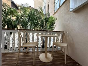 Balkón nebo terasa v ubytování LES MALDIVES, T2, Balcon, Hyper centre Place aux Herbes
