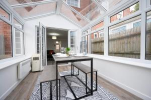 Φωτογραφία από το άλμπουμ του Cosy Modern House Sleeps 9 - En-suite and Parking σε Kent