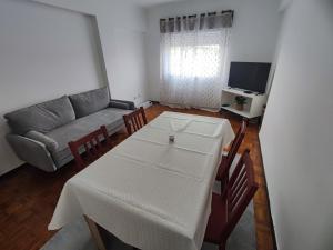 a living room with a table and a couch at Lisbon spacious T2 in Damaia, Lisbon in Amadora