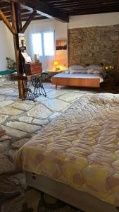 Voodi või voodid majutusasutuse Loucy’s Art Home toas