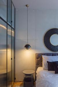 Ένα ή περισσότερα κρεβάτια σε δωμάτιο στο Apartament Husarski - City Park