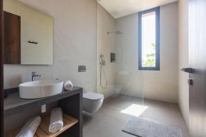 Ένα μπάνιο στο Villa Dar Tillili Marrakech +27 φωτογραφίες
