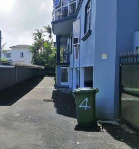 Το κτήριο όπου στεγάζεται  το διαμέρισμα