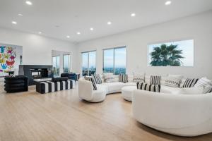 Khu vực ghế ngồi tại Hollywood Hills Luxury Nest
