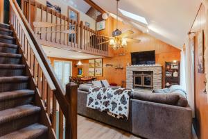 Ruang duduk di Arrowheadlake,videogames,fireplace,firepit,grill
