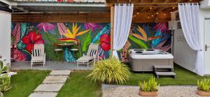 Vrt ispred objekta Lucero del Mar- jacuzzi and ocean views