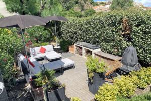 Vonkajšia záhrada v ubytovaní Maison chaleureuse au cœur des Calanques de Marseille + jardin.