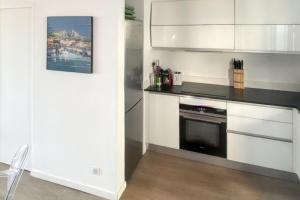 Kuchyňa alebo kuchynka v ubytovaní Maison chaleureuse au cœur des Calanques de Marseille + jardin.