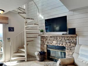 Et tv og/eller underholdning på Deer Ridge Mountain Resort E306