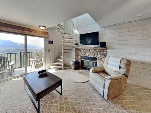 Et tv og/eller underholdning på Deer Ridge Mountain Resort E306