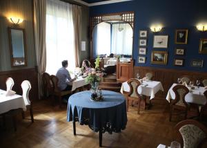 Reštaurácia alebo iné gastronomické zariadenie v ubytovaní Villa Elise Park Pension