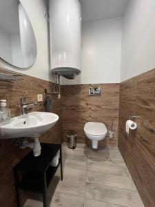Koupelna v ubytování Apartamenti Jēkabpilī