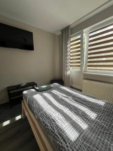 Postel nebo postele na pokoji v ubytování Apartamenti Jēkabpilī