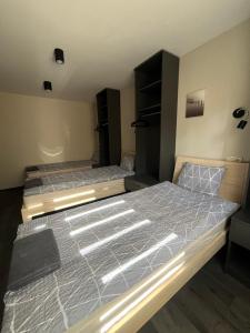 Postel nebo postele na pokoji v ubytování Apartamenti Jēkabpilī
