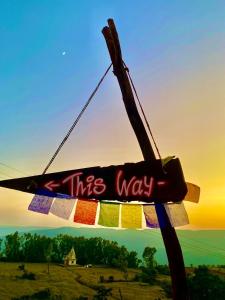 a sign that says this way hanging on a pole at The Flag Villa in Kas