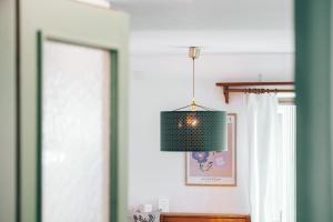 Televízia a/alebo spoločenská miestnosť v ubytovaní Haus Astrid & Summer Card