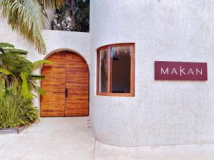 Makan Brand New 2-Bedroom Apt with Patio and Pool的證明、獎勵、獎狀或其他證書
