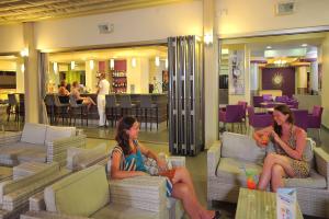 אורחים שוהים ב-Euronapa Hotel Apartments