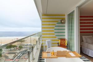 Cette chambre dispose d'un balcon avec vue sur la plage. dans l'établissement Casa Rio Copacabana, à Rio de Janeiro 291 autres photos