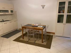 A kitchen or kitchenette at Ali