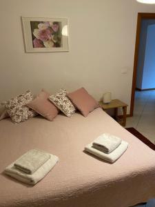 A bed or beds in a room at Ali
