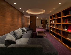 a living room with a couch and a book shelf at Furuyu Onsen Oncri in Saga