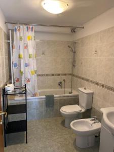 A bathroom at Ali Még 37 kép