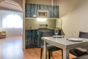 Kuchyň nebo kuchyňský kout v ubytování Hotel Nagusi