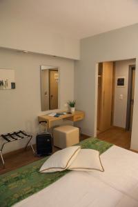 Postel nebo postele na pokoji v ubytování Kronos Hotel
