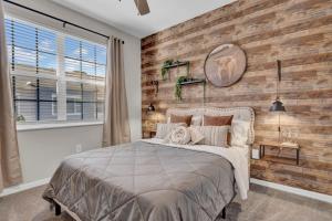 a bedroom with a wooden accent wall and a bed at Modern 2br2ba King Bed Pool, Gym #6 in Tampa +47 photos