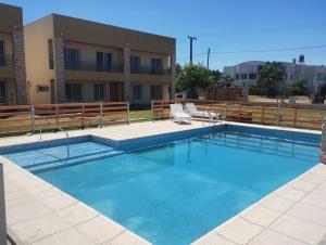 a swimming pool in front of a building at Complejo Marlu in Federación