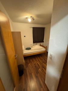 Una cama o camas en una habitación de Apart Weitblick Executive Suite