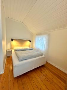 Letto o letti in una camera di Sentralt i Sarpsborg