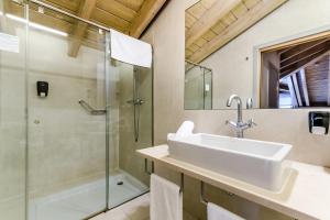 Koupelna v ubytování Hotel Nagusi + 37 fotografií