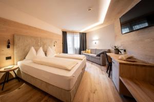 A bed or beds in a room at Hotel Rierhof