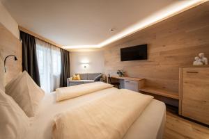 A bed or beds in a room at Hotel Rierhof