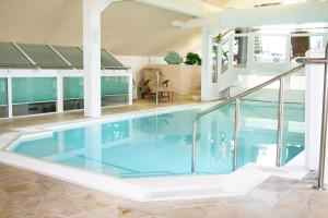 Bazén v ubytování Hotel An der Wasserburg nebo v jeho okolí