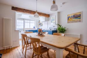 a kitchen and dining room with a wooden table and chairs at Fellfoot Cottage in the Lake District in Staveley