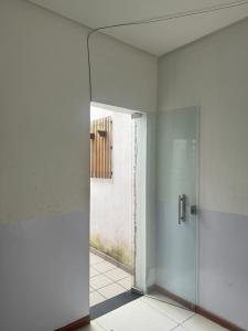 a glass shower door in a room with a window at casacop30belem in Belém +19 photos