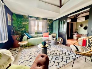 Istumisnurk majutusasutuses OASIS Suite