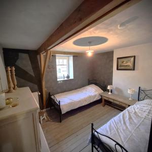 a bedroom with a large bed and a window at l'Amourette de Jeanne in Houthulst