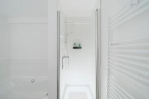 Koupelna v ubytování Luxurious 105m2 Penthouse in Prime Location 4 Bedroms & Balcony + 37 fotografií