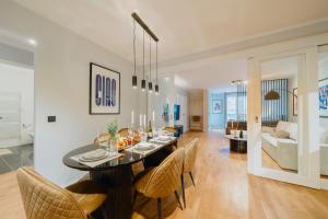 Posezení v ubytování Luxurious 105m2 Penthouse in Prime Location 4 Bedroms & Balcony