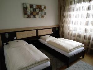 Ein Bett oder Betten in einem Zimmer der Unterkunft Hotel Alfa