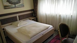 Ein Bett oder Betten in einem Zimmer der Unterkunft Hotel Alfa