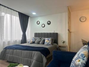 A bed or beds in a room at Hotel a resting place 1 AEROPUERTO