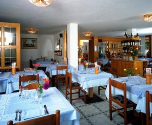 Restorāns vai citas vietas, kur ieturēt maltīti, naktsmītnē Hotel Serena