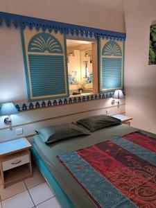 Letto o letti in una camera di STUDIO FONCTIONNEL dans HOTEL CARAYOU SPA PISCINES