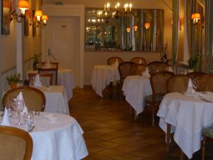 Gallery image of Logis - Hostellerie & Restaurant Saint Louis in Bollezeele